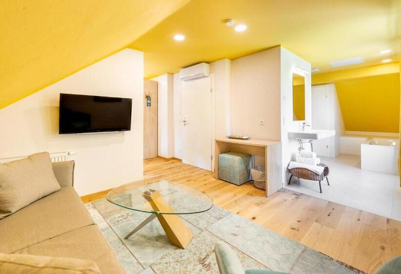 اتاق خانوادگی, Boutiquehotel Caravella Velden By S4y