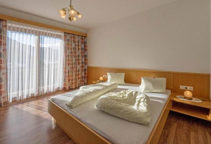 2 Bedrooms Apartment Lake View, Haus Schluder   Familie Stanitzer