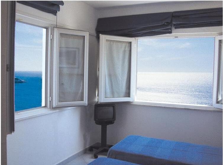 استودیوی استاندارد با چشم‌انداز دریا, Excelsior Mare Suite