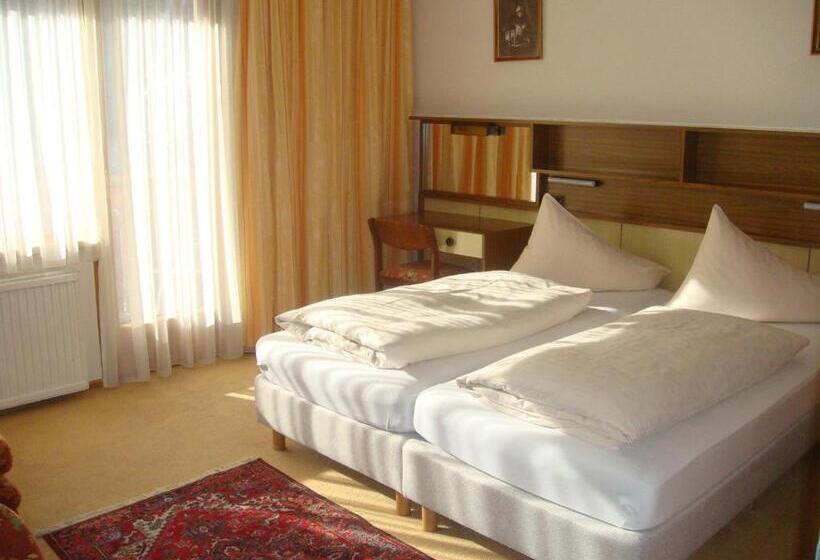 اتاق کلاسیک خانوادگی, Haus Anni