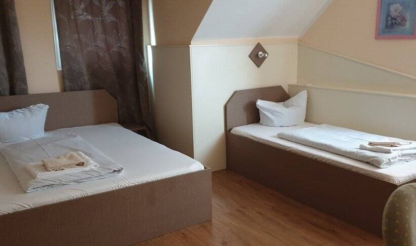 Номер Стандарт Трехместный, Pension Im Bett