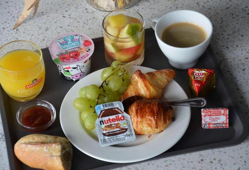 Трехместный Номер Комфорт, Brit Hotel Caen Hérouville