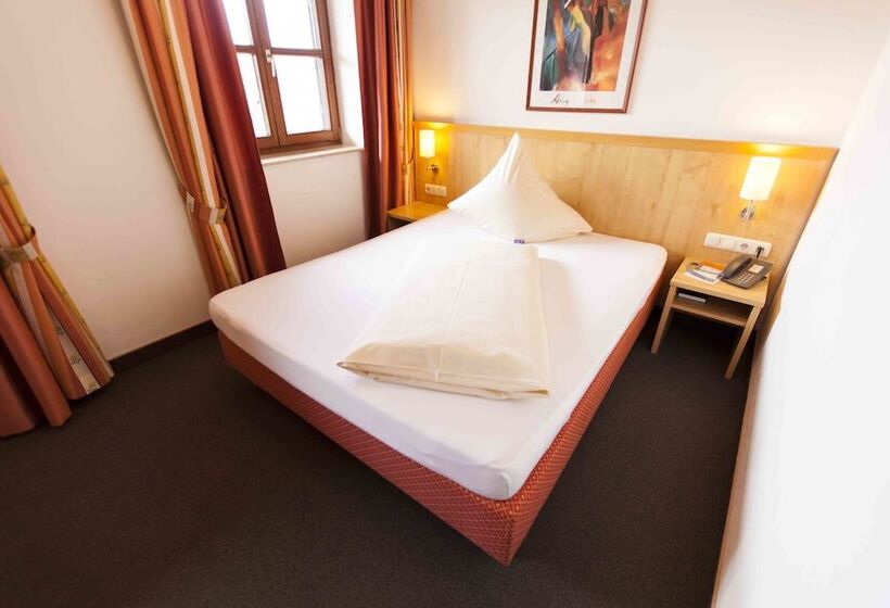Quarto Estandar Individual, Alter Hof