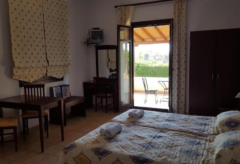 استودیوی استاندارد, Palirria Hotel & Studios