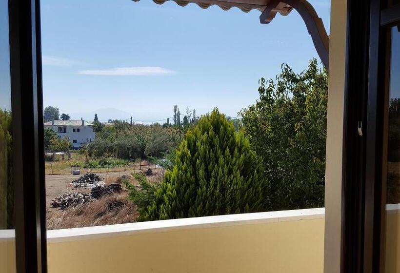 استودیوی استاندارد, Palirria Hotel & Studios
