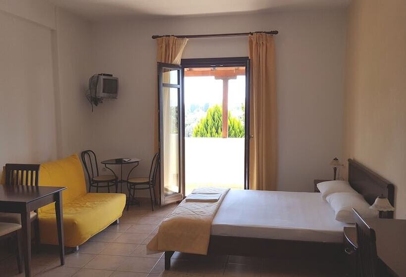 استودیوی استاندارد, Palirria Hotel & Studios