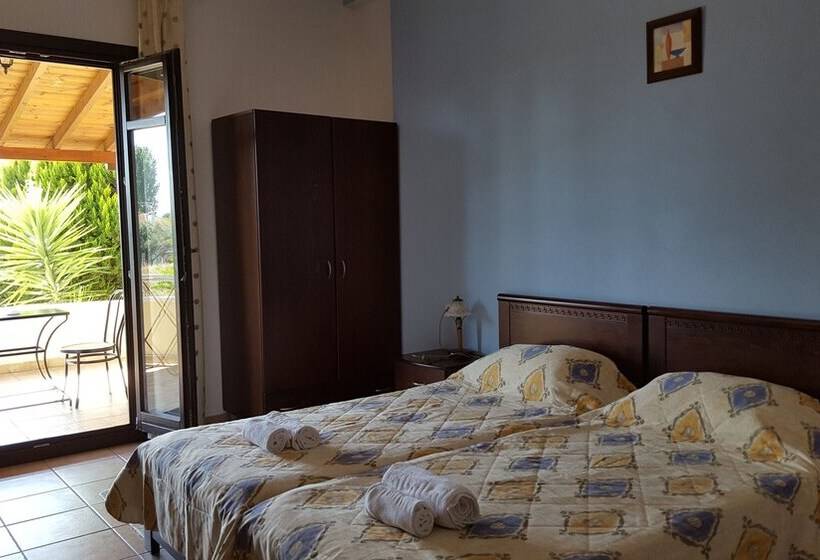استودیوی استاندارد, Palirria Hotel & Studios