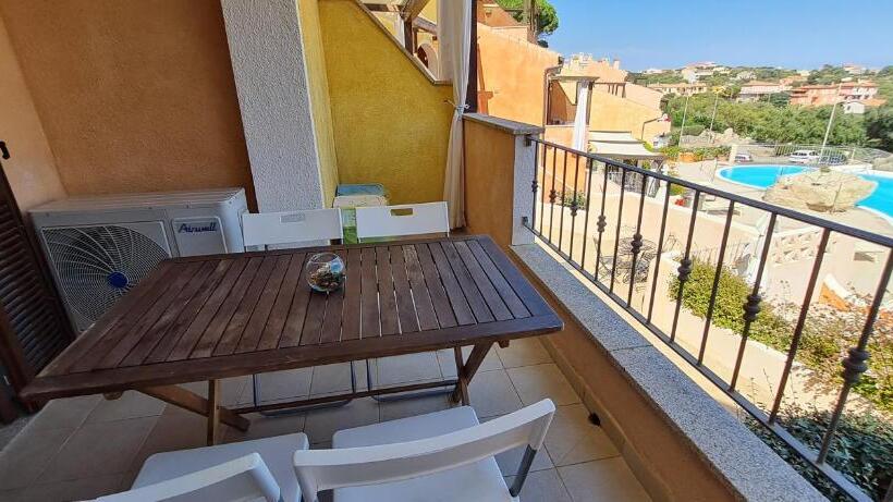 آپارتمان 1 خوابه با چشم‌انداز استخر, Residence Borgo Punta Villa