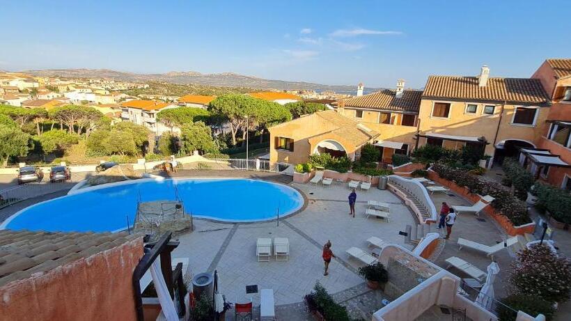 آپارتمان 1 خوابه با چشم‌انداز استخر, Residence Borgo Punta Villa