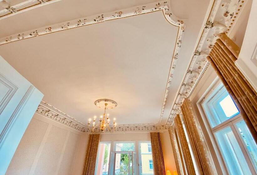 اتاق لوکس, Villa Antonia