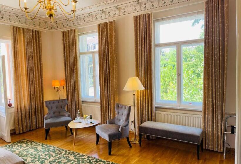 اتاق لوکس, Villa Antonia