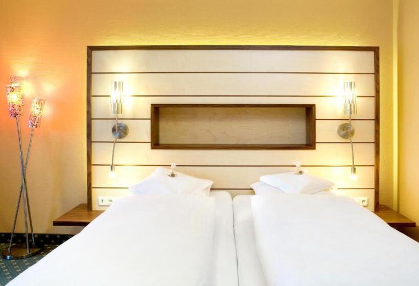 Номер Стандарт с Балконом, Kur  Und Wellnesshotel Förch