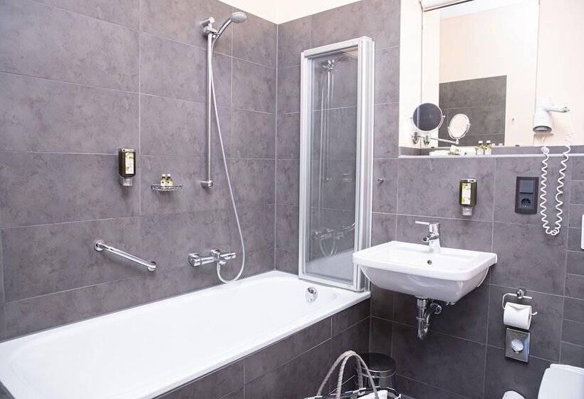 Номер Стандарт Трехместный, Schlosshotel Blankenburg