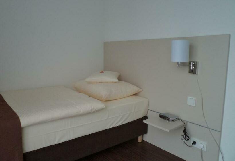 标准单人间, Das Neue Hotel Am Park