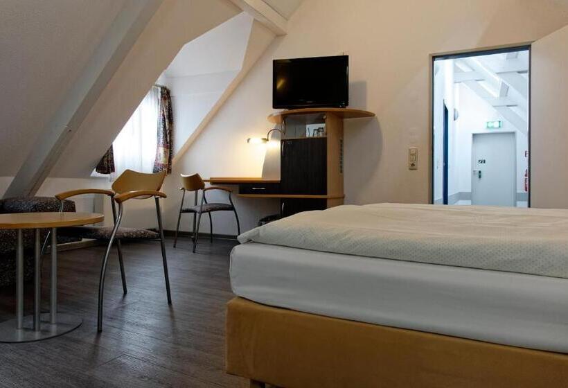 اتاق استاندارد سه نفره, Opera Hotel Köln
