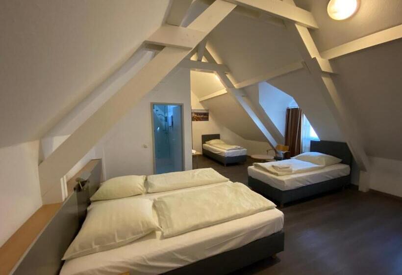 اتاق استاندارد چهار تخته, Opera Hotel Köln