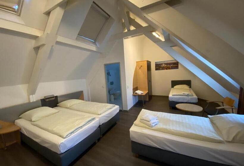 اتاق استاندارد چهار تخته, Opera Hotel Köln