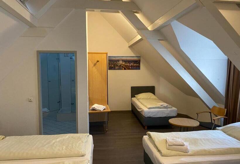 اتاق استاندارد چهار تخته, Opera Hotel Köln