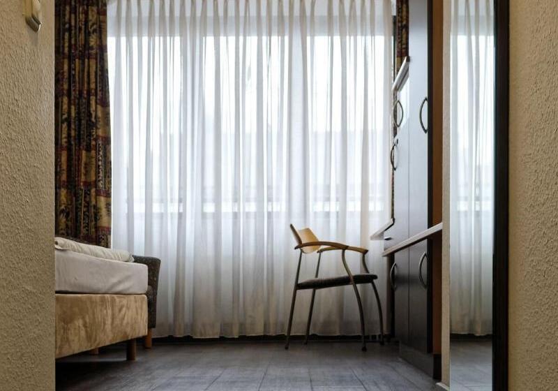 اتاق استاندارد یک نفره, Opera Hotel Köln