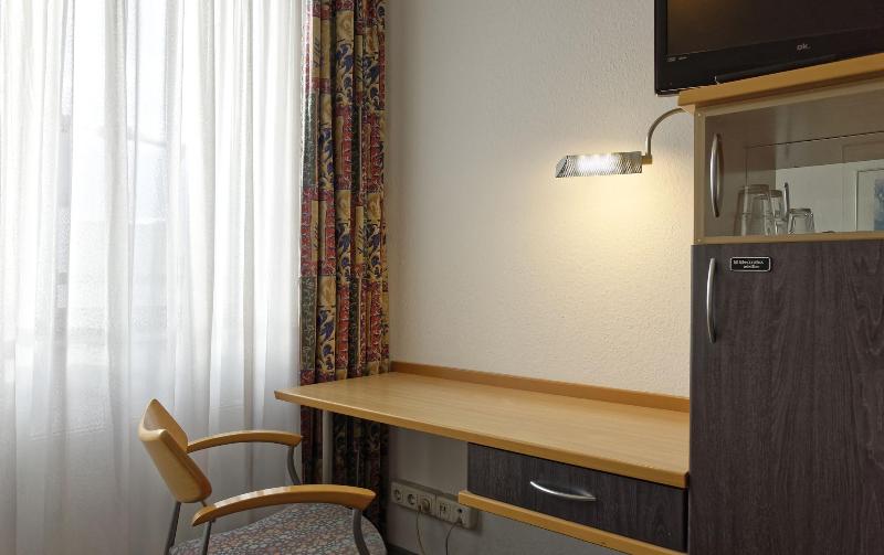 اتاق استاندارد یک نفره, Opera Hotel Köln