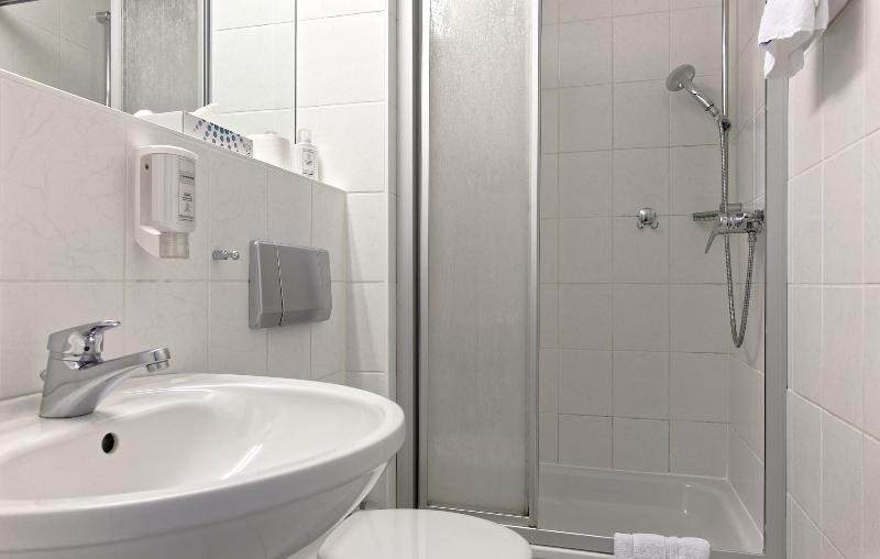 اتاق استاندارد یک نفره, Opera Hotel Köln
