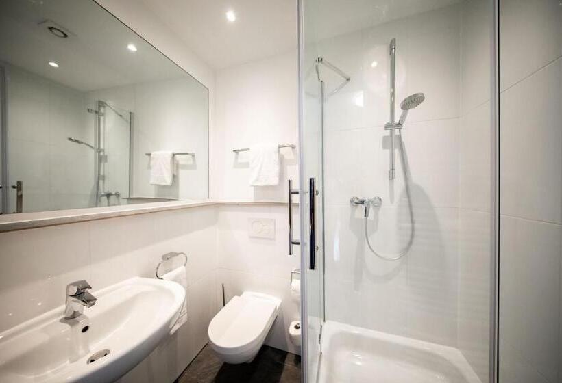 اتاق استاندارد سه نفره, SMARTY Airport Cologne Hotel - KONTAKTLOSER SELF CHECK-IN