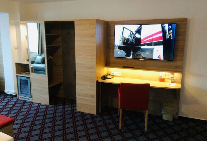 Номер Стандарт Трехместный, Adesso Hotel Göttingen   Pay At Property On Arrival Ihr Automatenhotel In Göttingen
