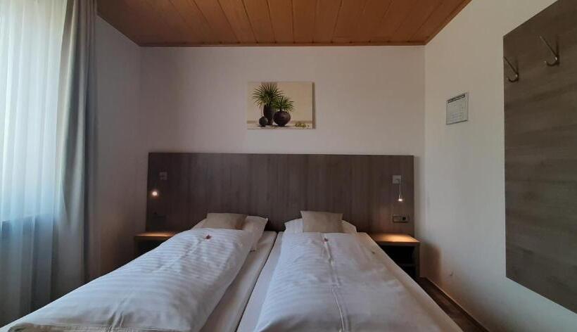 Номер Стандарт, Landgasthof Zur Scharfen Ecke
