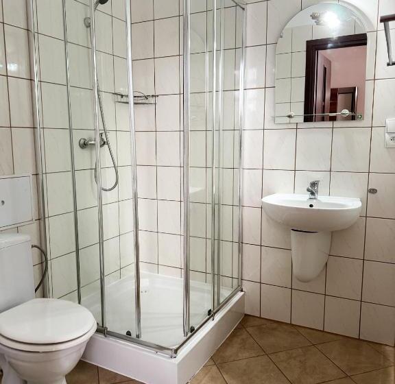 اتاق استاندارد سه نفره, Villa Carmen