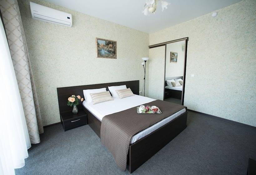 استودیو خانوادگی, Mini Hotel Platan