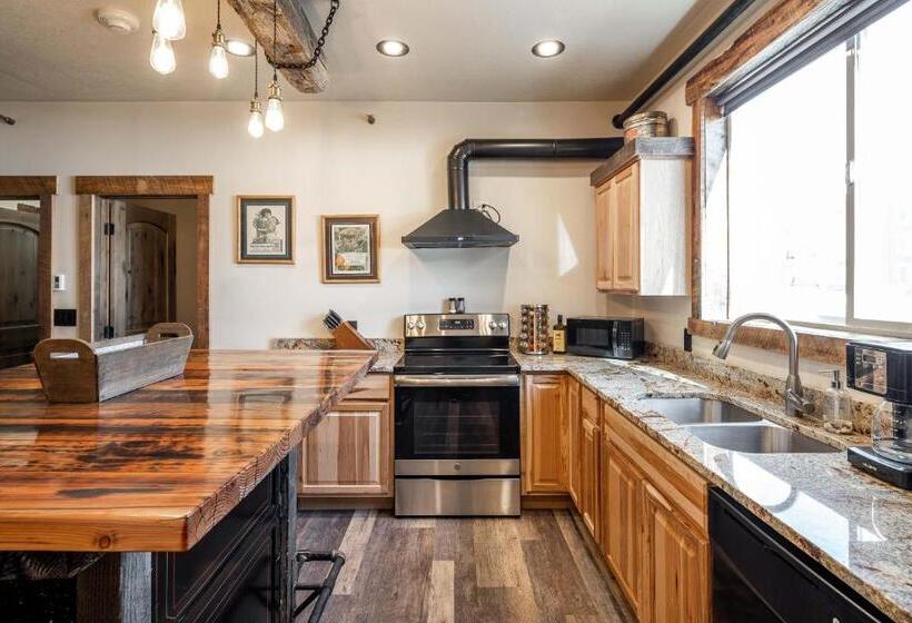 Семейный Номер Deluxe, The Adventure Inn Yellowstone