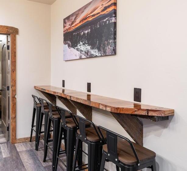 Семейный Номер Deluxe, The Adventure Inn Yellowstone
