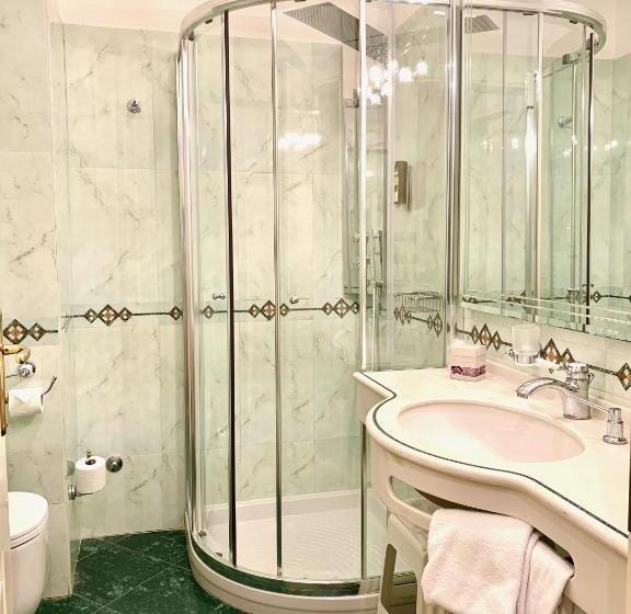اتاق استاندارد با چشم‌انداز دریاچه, Albergo Gardesana
