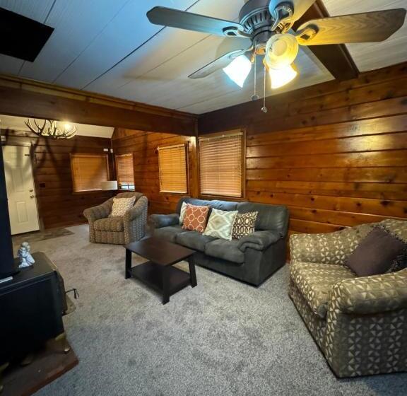 Семейный Номер, Crest Lodge Historic Mountain Inn