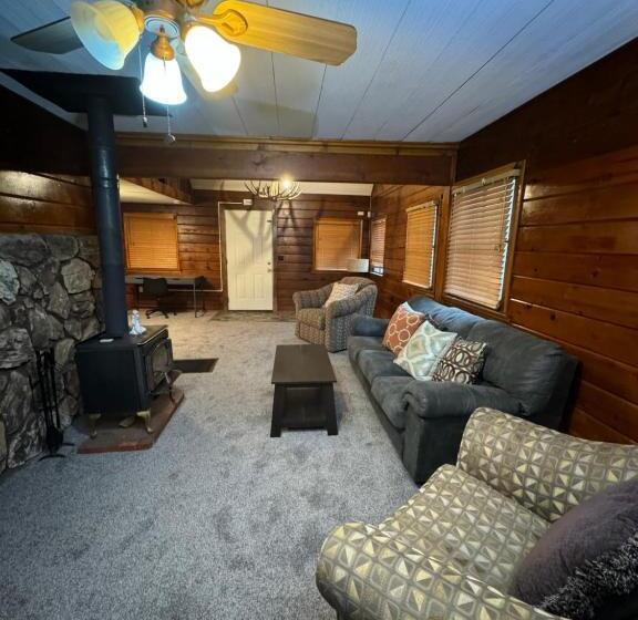 Семейный Номер, Crest Lodge Historic Mountain Inn