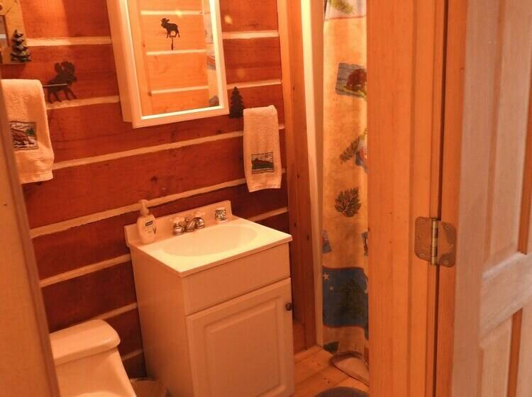 کابین, Alaska Adventure Cabins
