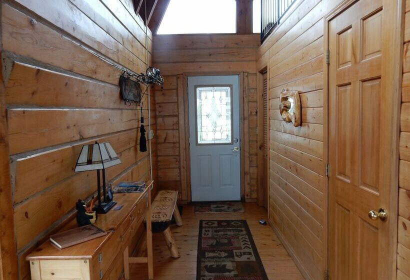 کابین, Alaska Adventure Cabins
