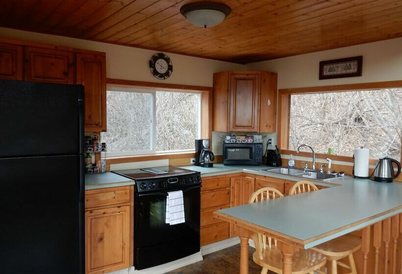 کابین, Alaska Adventure Cabins