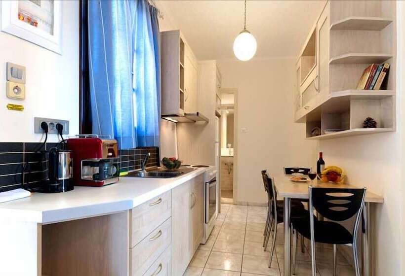 آپارتمان 2 خوابه با چشمانداز دریا, Giorgi S Blue Apartments