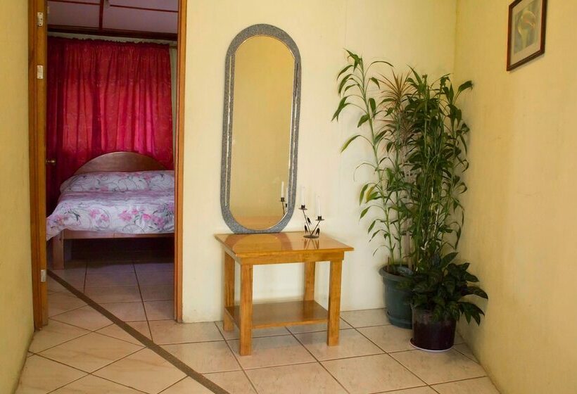 ویلای 2 خوابه, Valley View Lodge   Finca Huetares