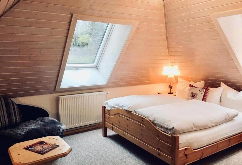 Апартаменты 2 Спальни, Schwarzwald Hotel Kraeutle