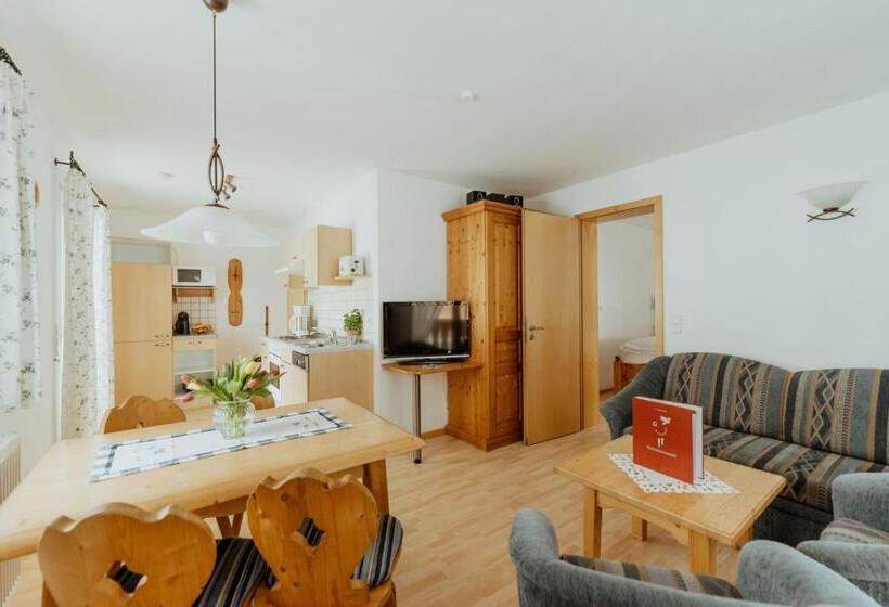 Апартаменты 2 Спальни, Schwarzwald Hotel Kraeutle