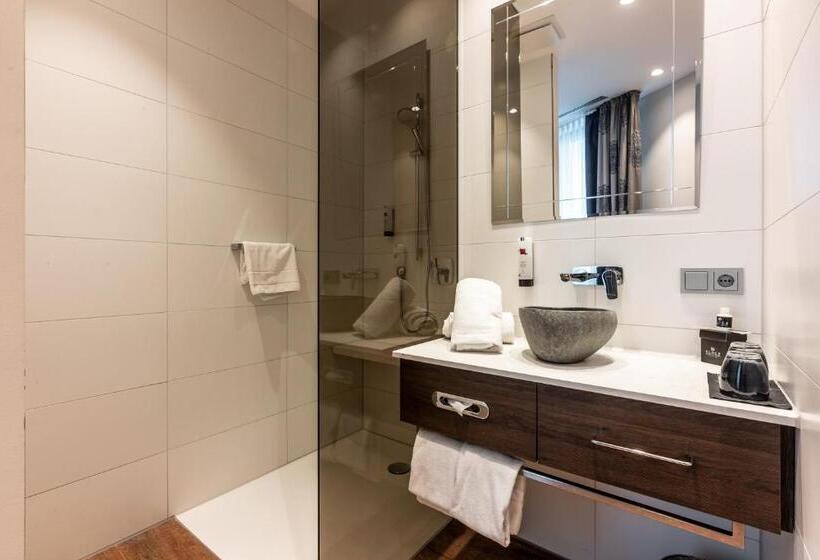 Полулюкс, Block Hotel & Living