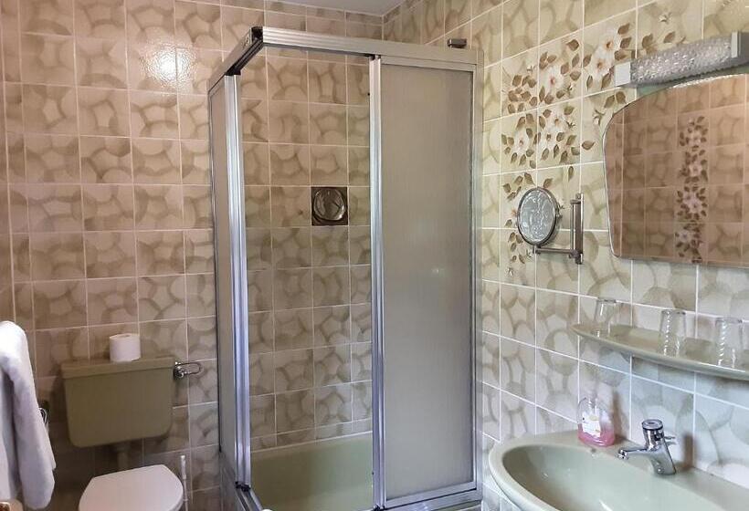 Трехместный Номер Стандарт с Балконом, Gasthof Zur Krone