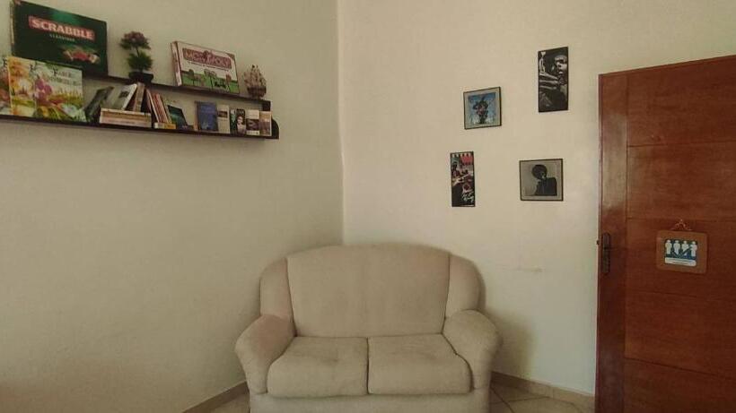 اتاق استاندارد, Aliens Home