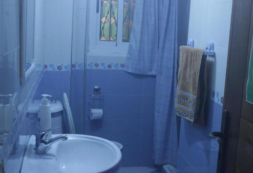 اتاق استاندارد, Aliens Home