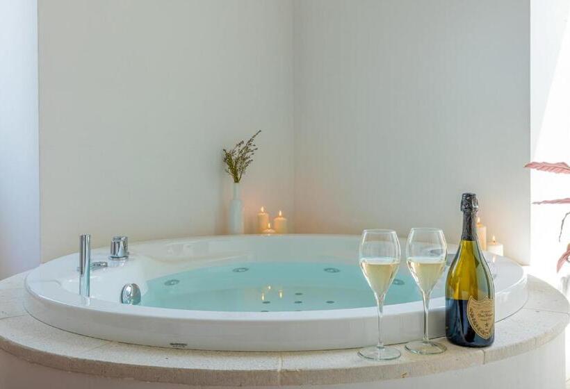 اتاق لوکس با تخت بزرگ, Mastropà Exclusive Resort