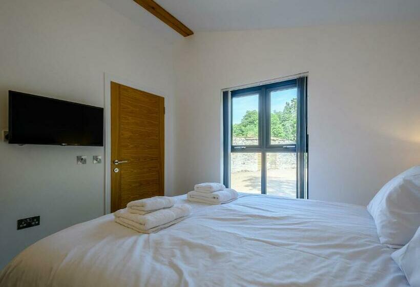 Дом 3 Спальни, Gadgirth Estate Lodges