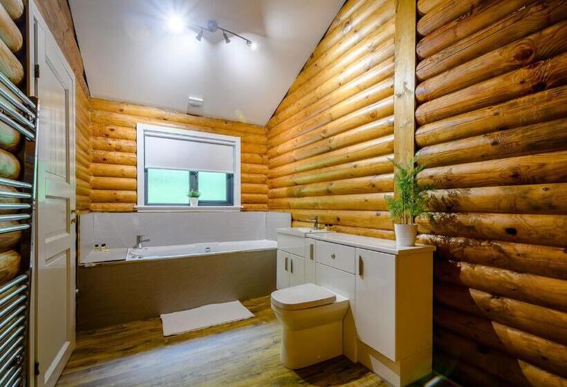 Дом 2 Спальни, Gadgirth Estate Lodges