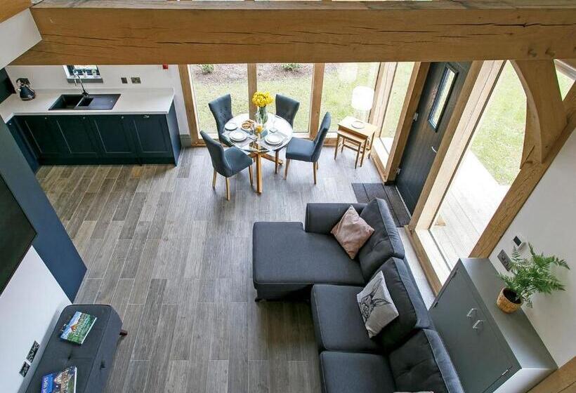 Дом 2 Спальни, Gadgirth Estate Lodges